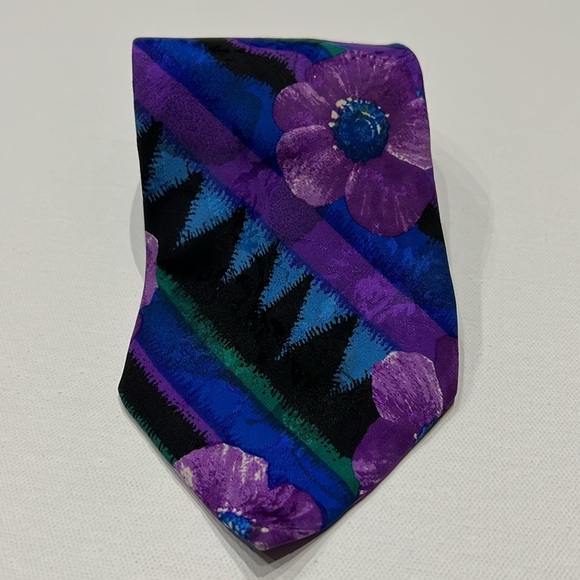 Sazzari Men's 100% Silk Purple Floral Classic Tie - Picture 8 of 8